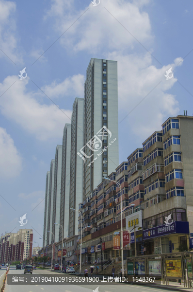 鞍山建國路邊高層居民住宅建筑