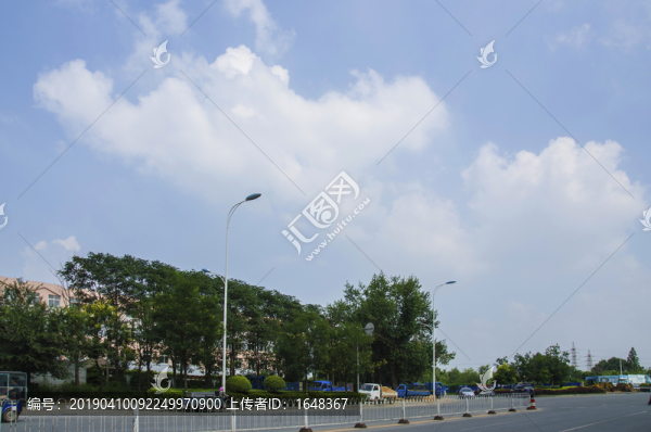 鞍山市建國東路與藍(lán)天白云