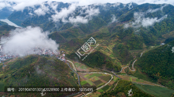 山區(qū)風(fēng)光