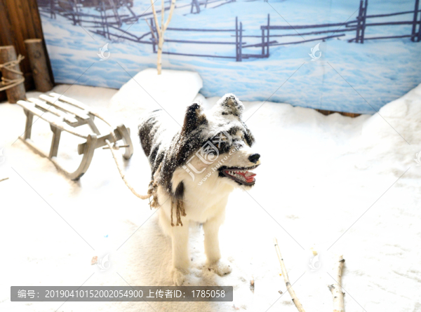 雪橇犬雕塑