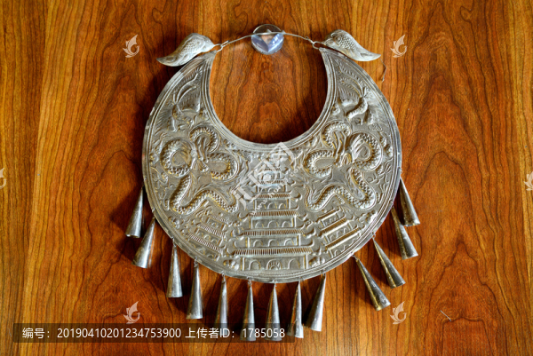 銀項(xiàng)圈