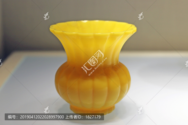 黃色玻璃菊瓣式渣斗