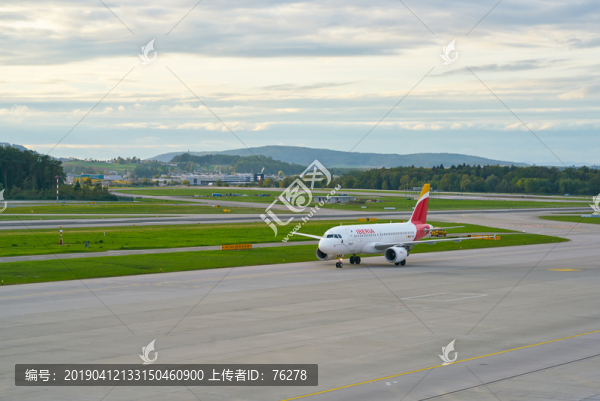蘇黎世國際機(jī)場停機(jī)坪上的飛機(jī)