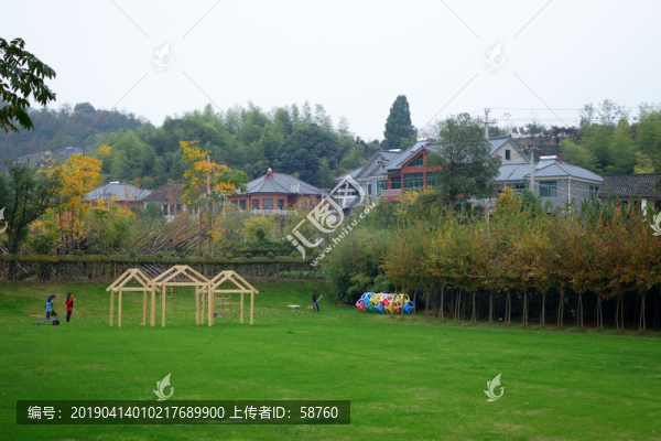 莫干山鄉(xiāng)村民宿區(qū)草坪