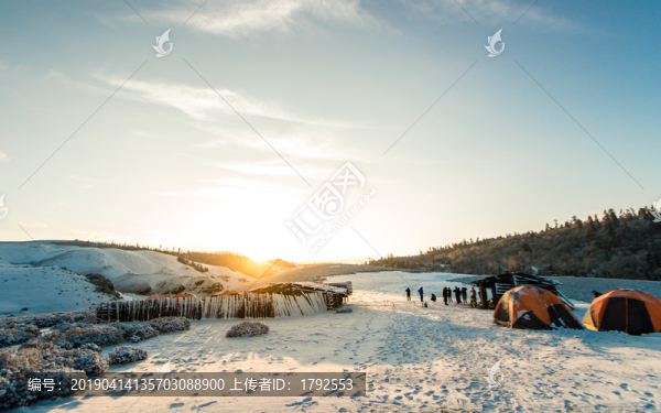 雪地露營(yíng)