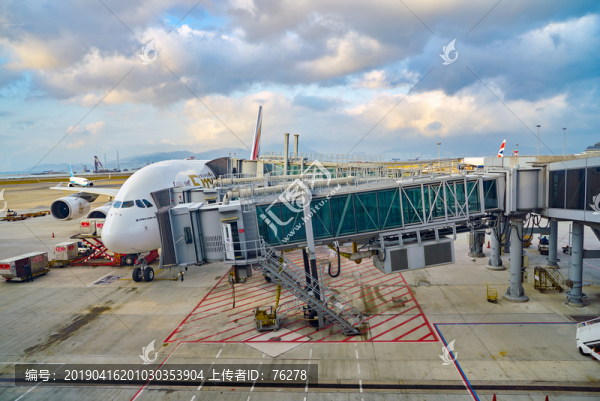 香港國際機(jī)場停機(jī)坪上的飛機(jī)
