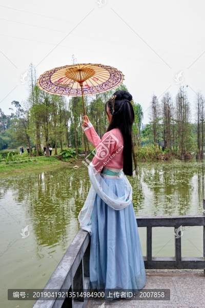 古裝美女背影