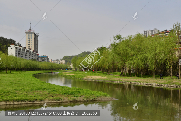 綠樹成蔭的張灣區(qū)夏家店河道