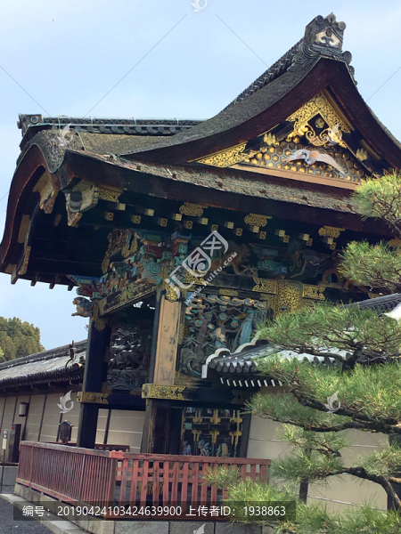 本寺唐門