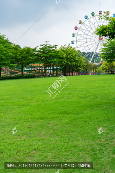 城市陽(yáng)光草地草坪綠樹(shù)林