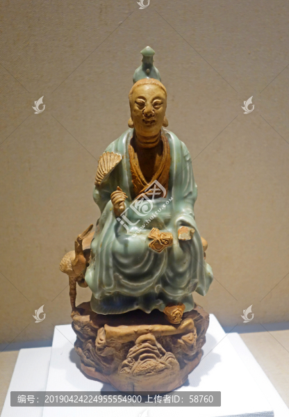 元代龍泉窯青瓷道士像