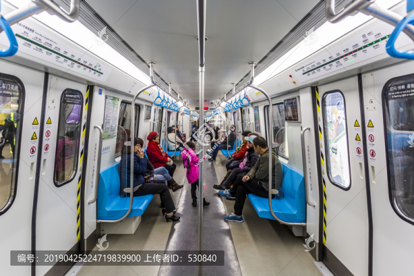 地鐵車廂內(nèi)景