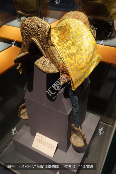 明代銅鎏金馬鞍