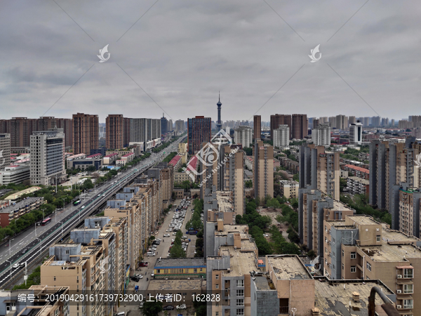 陰天下的石家莊槐安路街景