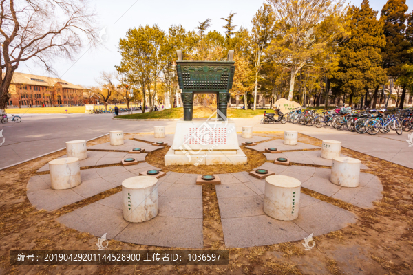 清華大學銅鼎雕塑