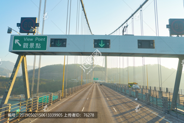 雙層巴士往外看的香港青馬大橋