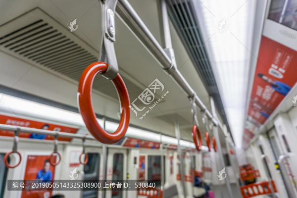 地鐵車廂內(nèi)景