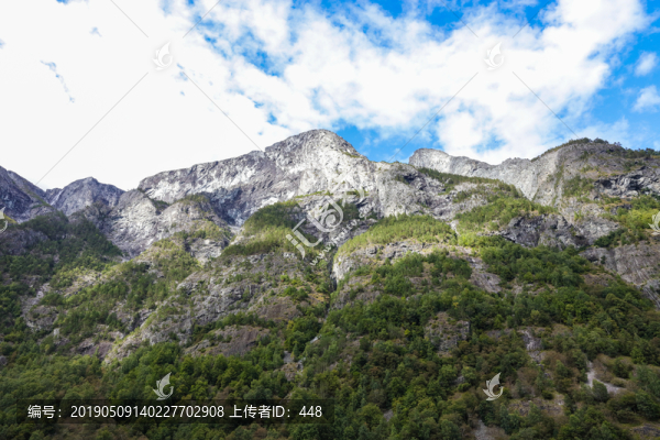 高山山崖