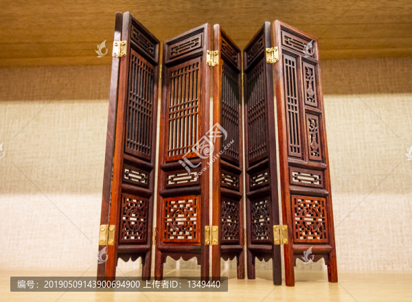 中式鏤空屏風(fēng)