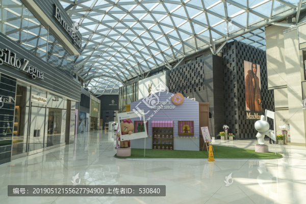 大型商場(chǎng)內(nèi)景
