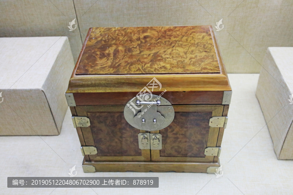 金絲楠箱子