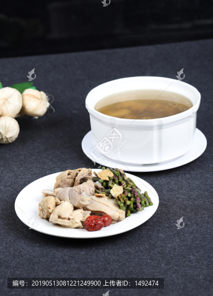 鮮石斛燉雞湯