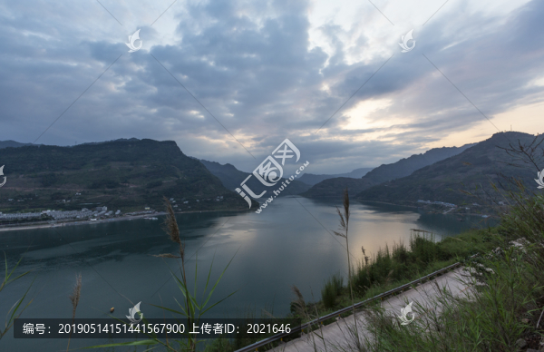 向家壩庫區(qū)金沙江風光