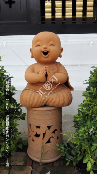 笑臉娃娃雕像