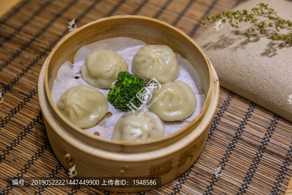 早茶灌湯包