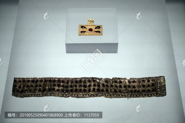羅馬尼亞金吊墜和金王冠