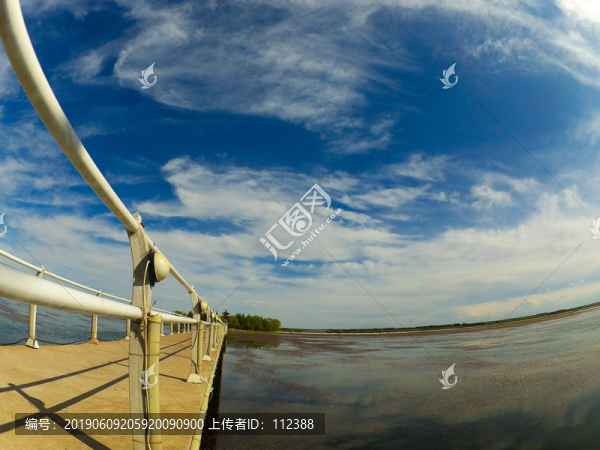 嫩江農(nóng)場風景區(qū)水上公園鐵鎖鏈吊