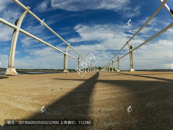 嫩江農(nóng)場(chǎng)風(fēng)景區(qū)水上公園鐵鎖鏈吊