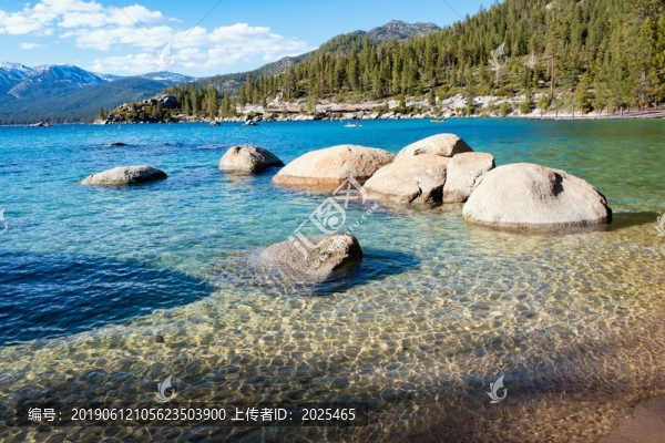 湖邊