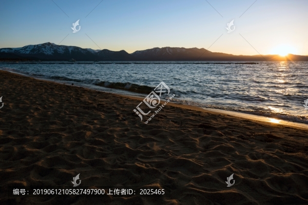 湖邊