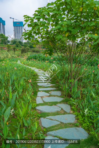 石頭石板路鄉(xiāng)間小路