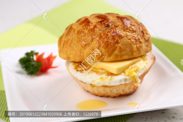 煎蛋菠蘿油