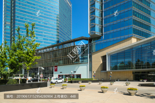 北京華貿(mào)購(gòu)物中心