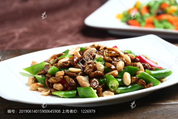 辣椒花生炒蠶蛹