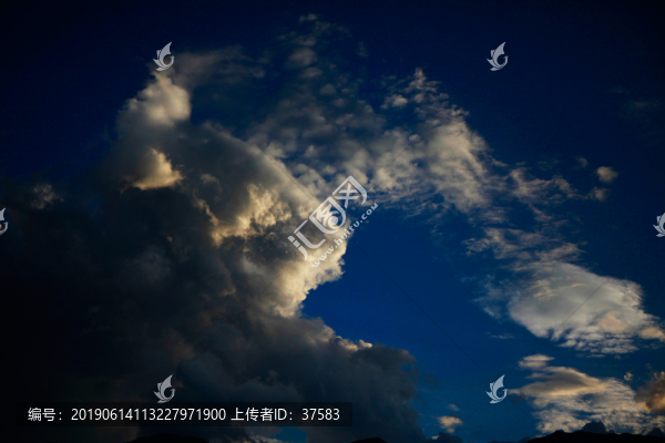 藍(lán)天白云
