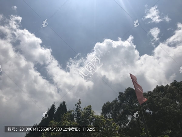 藍(lán)天白云