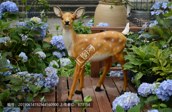 梅花鹿雕塑