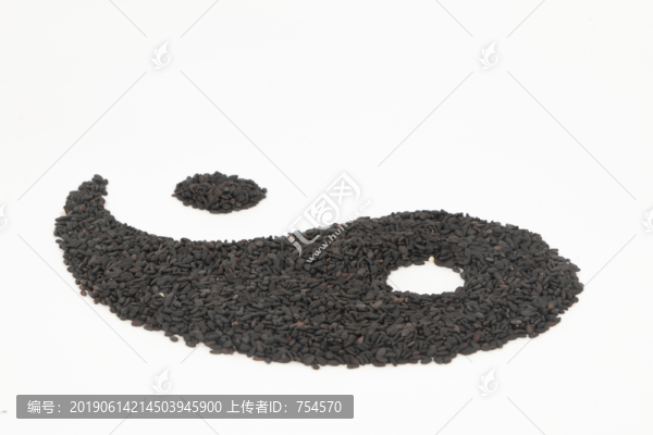 黑芝麻擺成的太極圖片