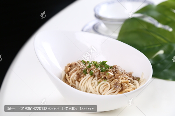 澳門擔(dān)醬撈手工面