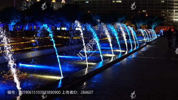 藍色噴泉