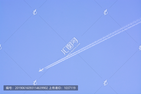 飛機拉煙