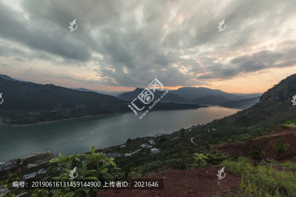 向家壩庫區(qū)風(fēng)光