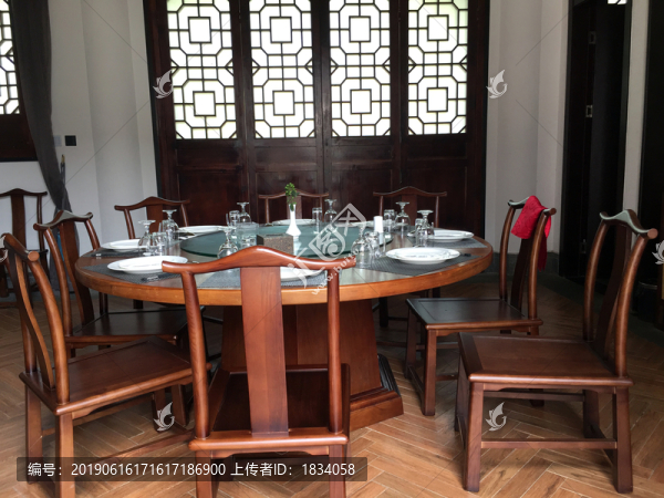 中式餐桌