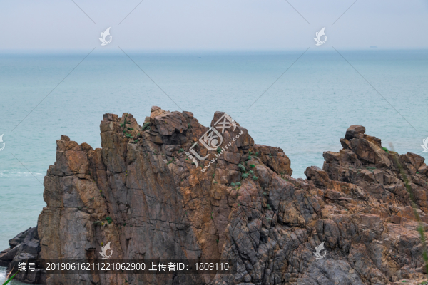 海邊礁石群
