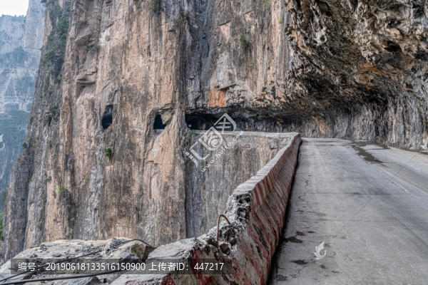 山西平順掛壁公路