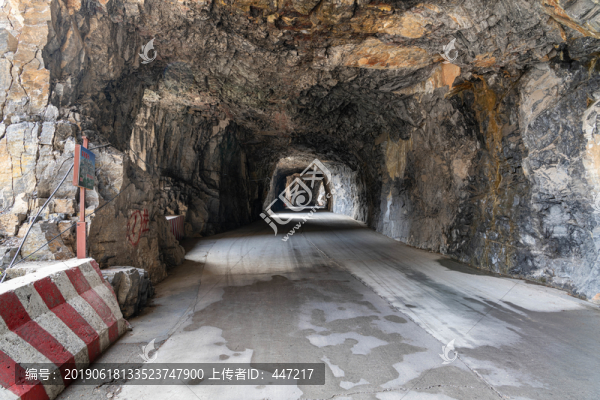 山西平順掛壁公路